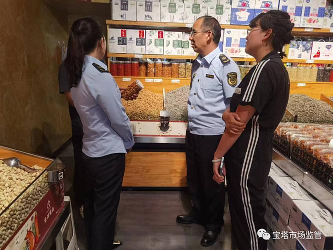 深入辖区食用农产品批发市场,农贸市场,超市,食品批发企业,食品零售户